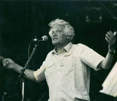 E. P. Thompson en el Glastornbury CND Festival, la tarde del sábado 23 de junio de 1984