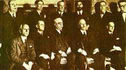 Gobierno provisional republicano, con Lerroux y Azaña en primera fila (el segundo y el tercero por la derecha)