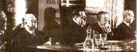 Juan Negrín, jefe del gobierno republicano de España, preside la inauguración del II Congreso Internacional de Escritores Antifascistas, en plena guerra civil española (Valencia, julio de 1937)