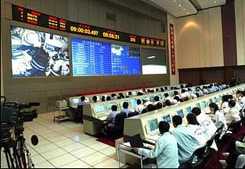 Seguimiento del Shenzhou V desde el Centro de control de misiones del Centro de Lanzamiento de Satélites de Jiuquan
