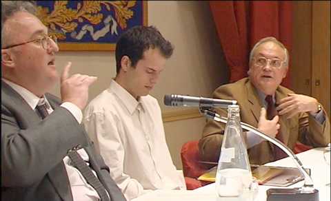 Se inicia el debate: Antonio García Santesmases, Pedro Insua y Serafín Fanjul en Madrid, el lunes 15 de marzo de 2004