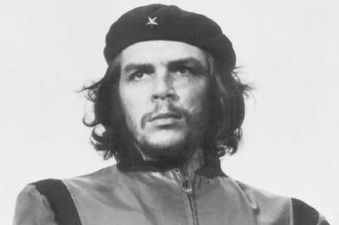 Ernesto Che Guevara fotografiado por Alberto Korda el 5 de marzo de 1960, durante el acto de homenaje a las víctimas del sabotaje del barco La Coubre