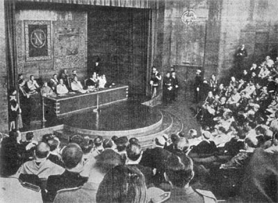 Ceremonia de inauguración de la Ciudad Universitaria de Madrid, y del Curso académico 1943-44, celebrada en el Paraninfo de la Facultad de Filosofía y Letras el 12 de octubre de 1943, Día de la Hispanidad, bajo la presidencia del Caudillo, Jefe del Estado y Generalísimo de los Ejércitos de España