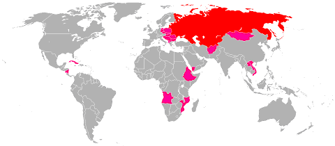 La extinta Unión de Repúblicas Socialistas Soviéticas, en rojo, y sus países satélite, en violeta