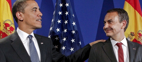 Barack Hussein Obama mano en el hombro sin reciprocidad de José Luis Rodríguez Zapatero, Praga 5 abril 2009