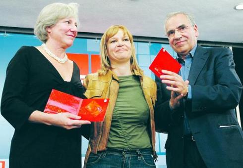 El PSOE devuelve el carné a Negrín (octubre 2009)