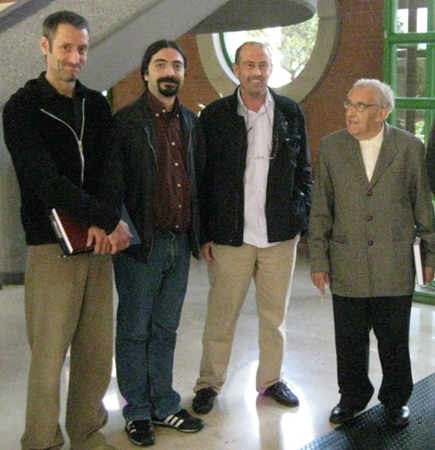 Luis Carlos Martín Jiménez, Javier Delgado, David Alvargonzalez y Gustavo Bueno, en Oviedo, el 4 de octubre de 2010, antes de comenzar la ceremonia doctoral