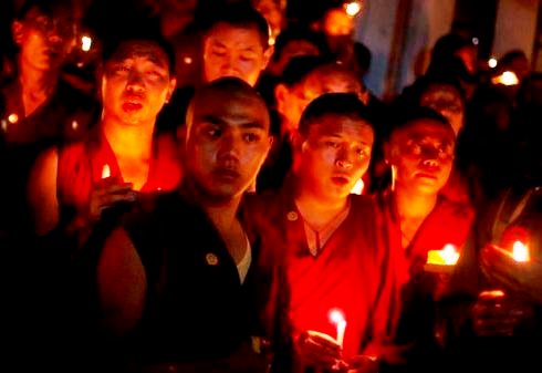 monjes budistas tibetanos incinerables