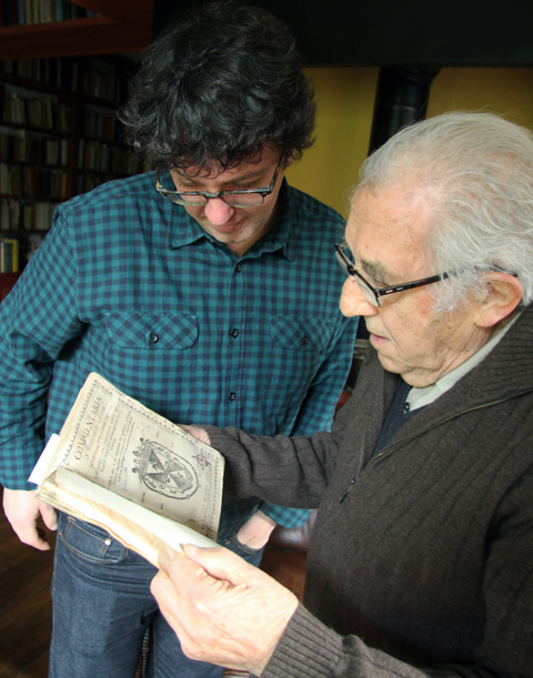 Fernando Palmero y Gustavo Bueno en una entrevista realizada en Niembro. Foto de Ana Lisis.